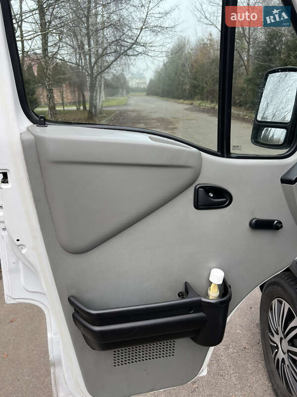 Вантажний фургон Renault Master 2002 в Рівному