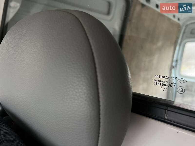 Вантажний фургон Renault Master 2002 в Рівному