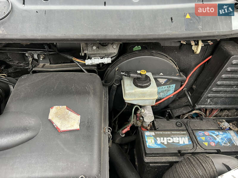 Вантажний фургон Renault Master 2002 в Рівному