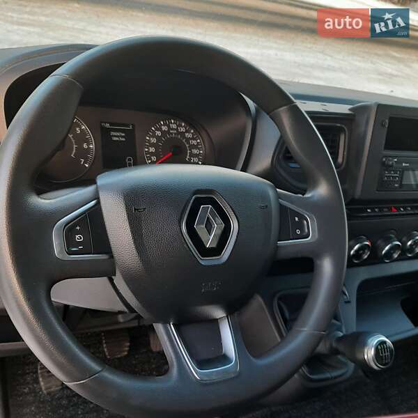 Вантажний фургон Renault Master 2022 в Полтаві