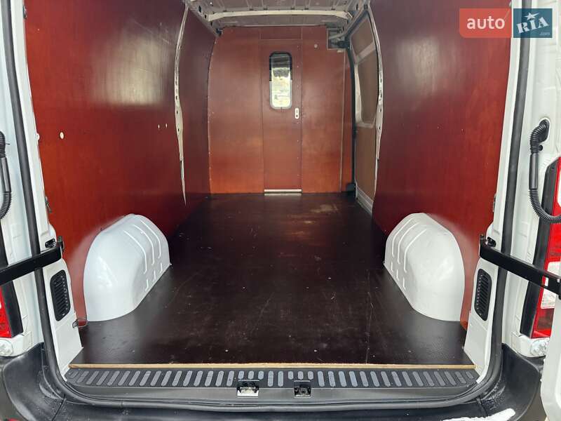 Грузовой фургон Renault Master 2017 в Дубно