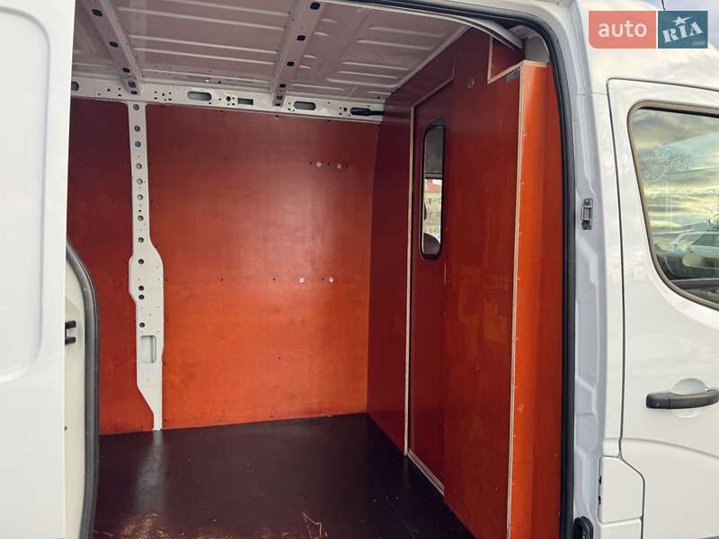 Грузовой фургон Renault Master 2017 в Дубно