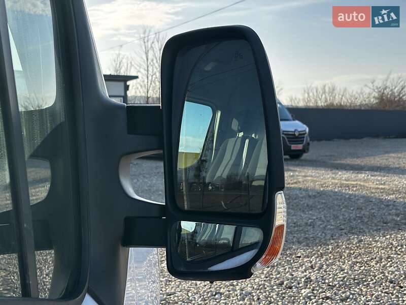 Вантажний фургон Renault Master 2020 в Львові