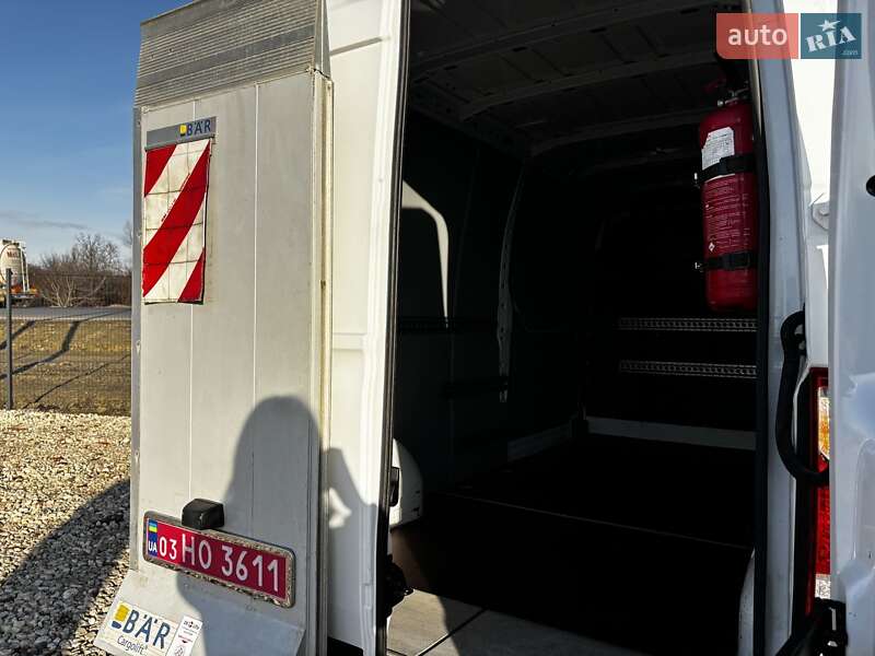 Вантажний фургон Renault Master 2020 в Львові