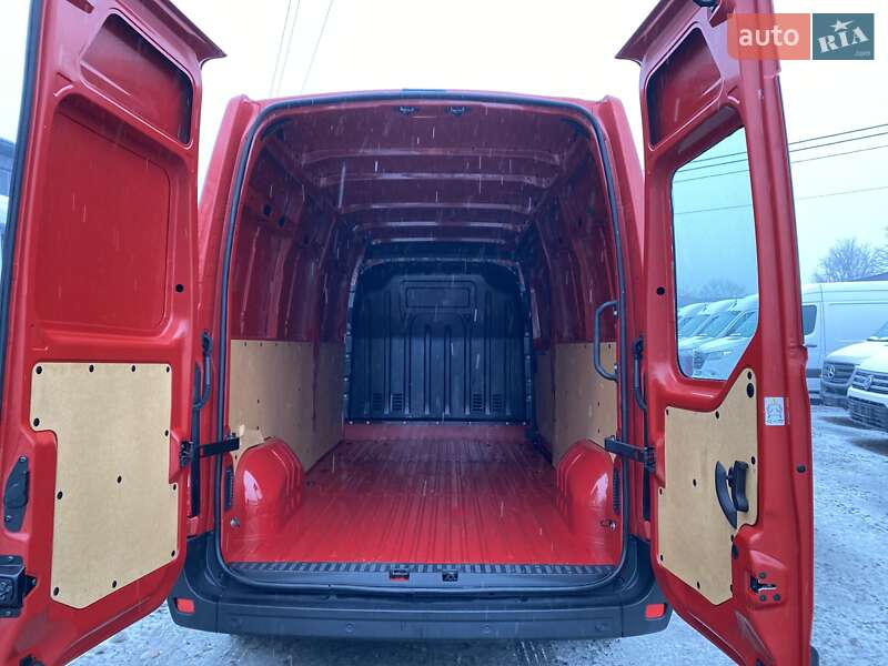 Грузовой фургон Renault Master 2024 в Хусте