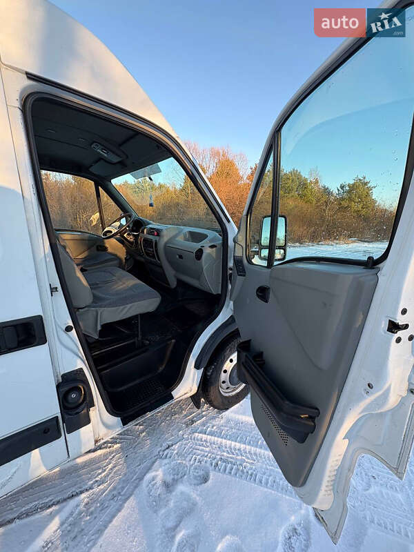 Грузовой фургон Renault Master 2002 в Яворове