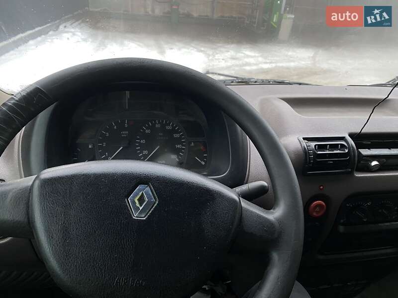 Грузовой фургон Renault Master 2000 в Кропивницком