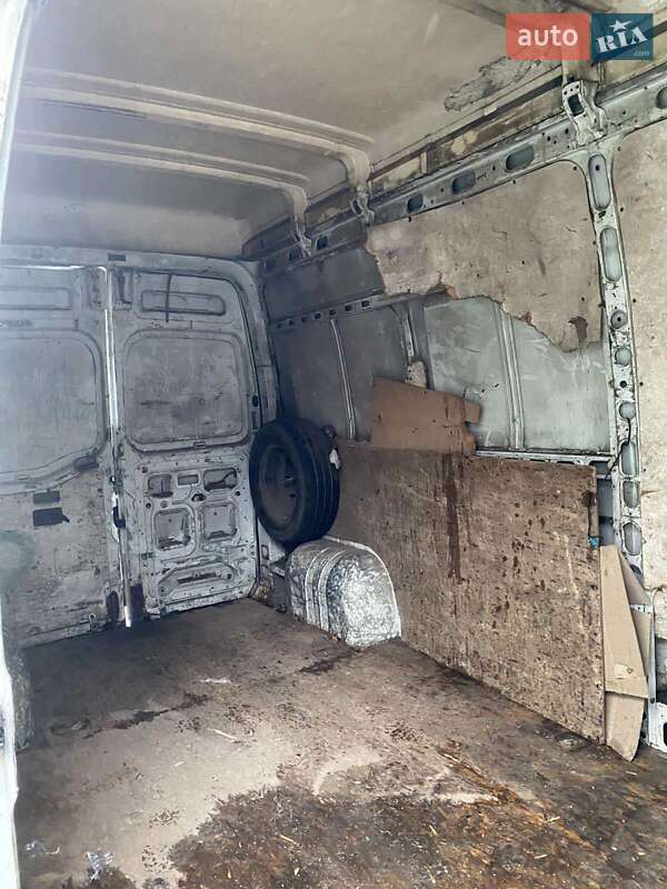 Грузовой фургон Renault Master 2000 в Кропивницком