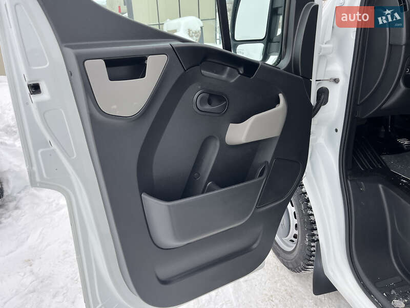 Вантажний фургон Renault Master 2017 в Дубні