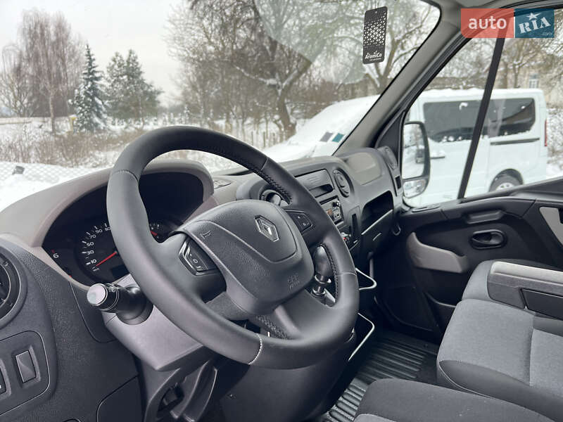 Вантажний фургон Renault Master 2017 в Дубні