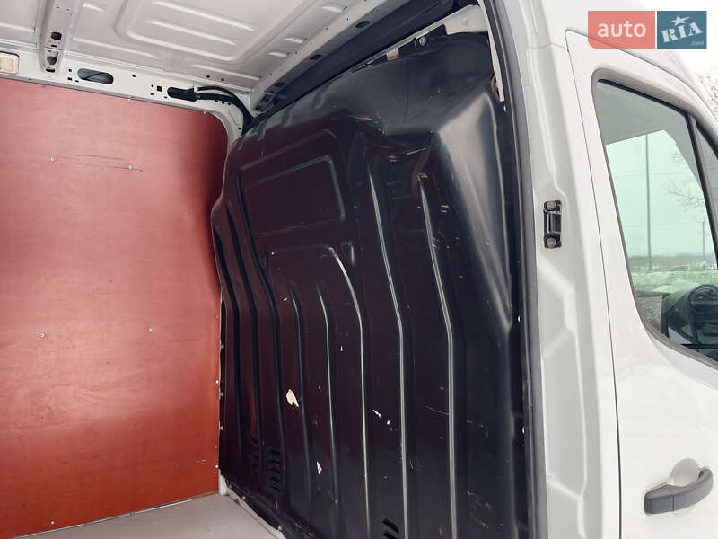 Вантажний фургон Renault Master 2017 в Дубні