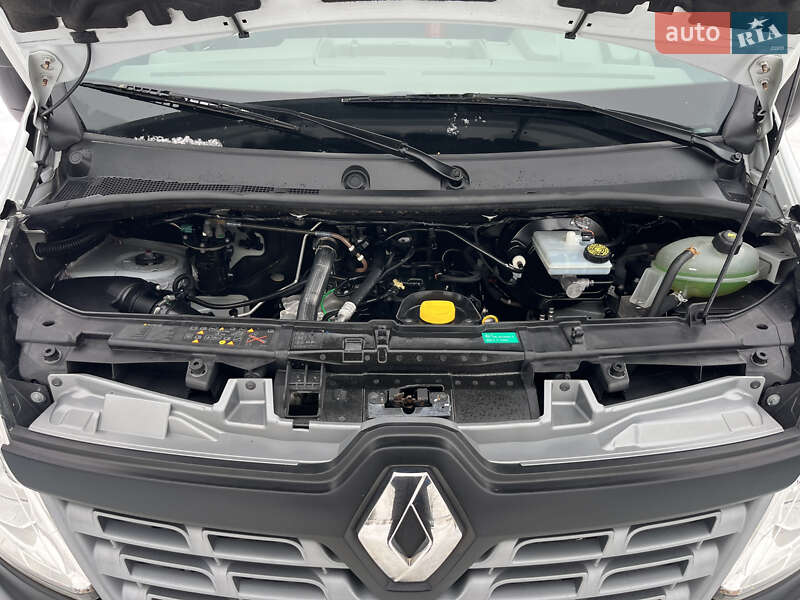 Вантажний фургон Renault Master 2017 в Дубні