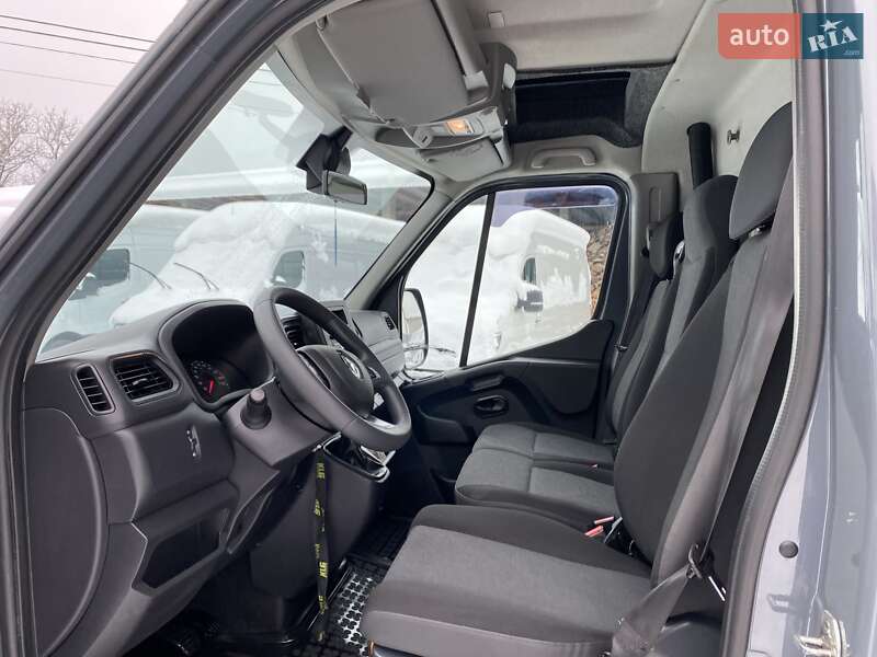 Тентованый Renault Master 2022 в Хусте