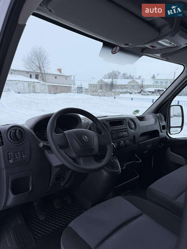 Микроавтобус грузовой (до 3,5т) Renault Master 2017 в Нововолынске