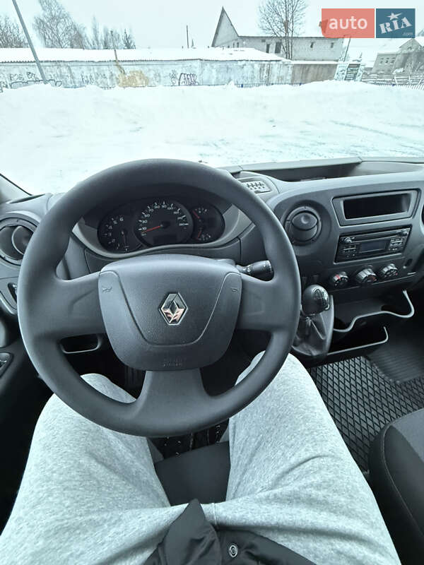 Микроавтобус грузовой (до 3,5т) Renault Master 2017 в Нововолынске