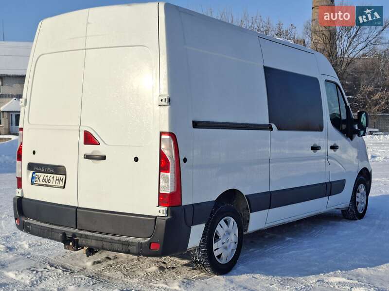 Вантажний фургон Renault Master 2012 в Рівному