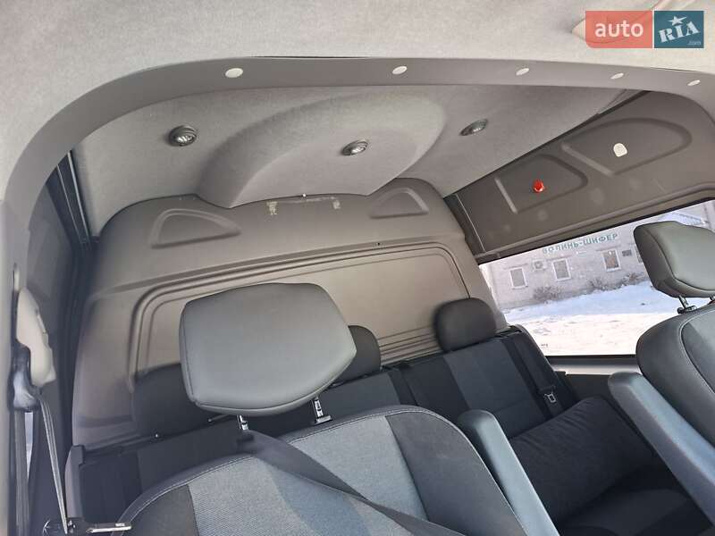 Вантажний фургон Renault Master 2012 в Рівному