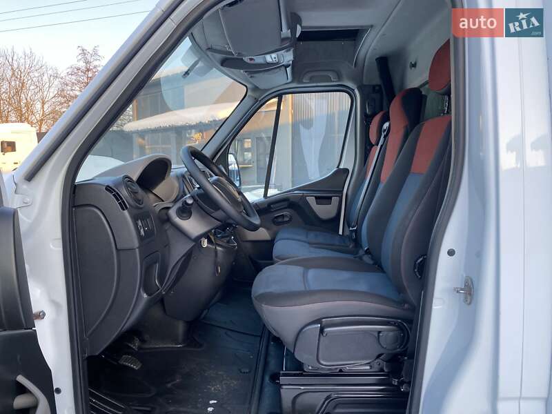 Грузовой фургон Renault Master 2018 в Хусте