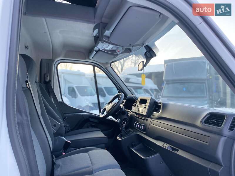 Грузовой фургон Renault Master 2021 в Хусте