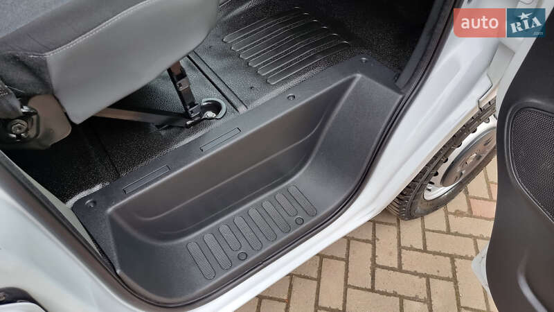 Вантажний фургон Renault Master 2019 в Житомирі