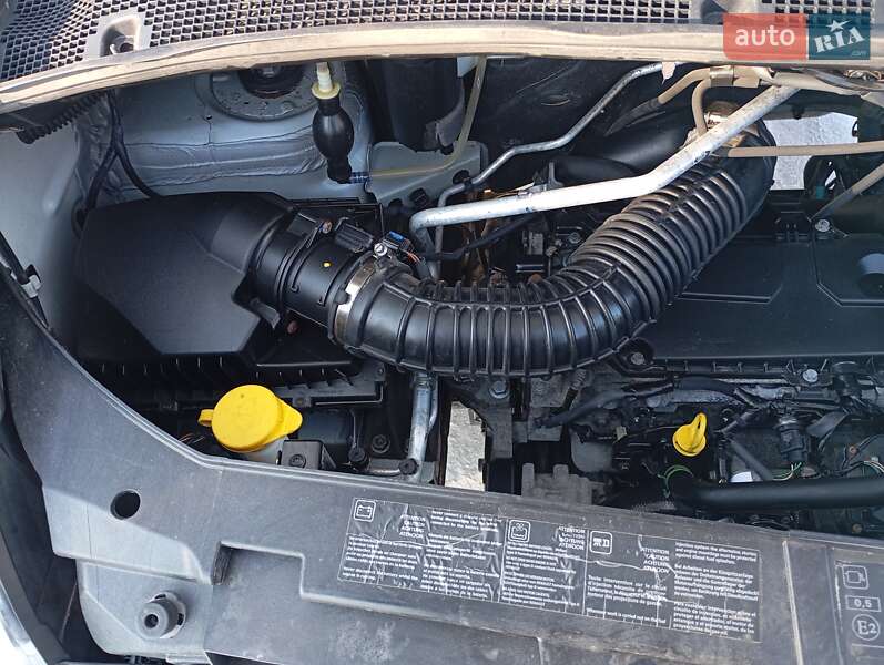 Микроавтобус грузовой (до 3,5т) Renault Master 2011 в Радомышле