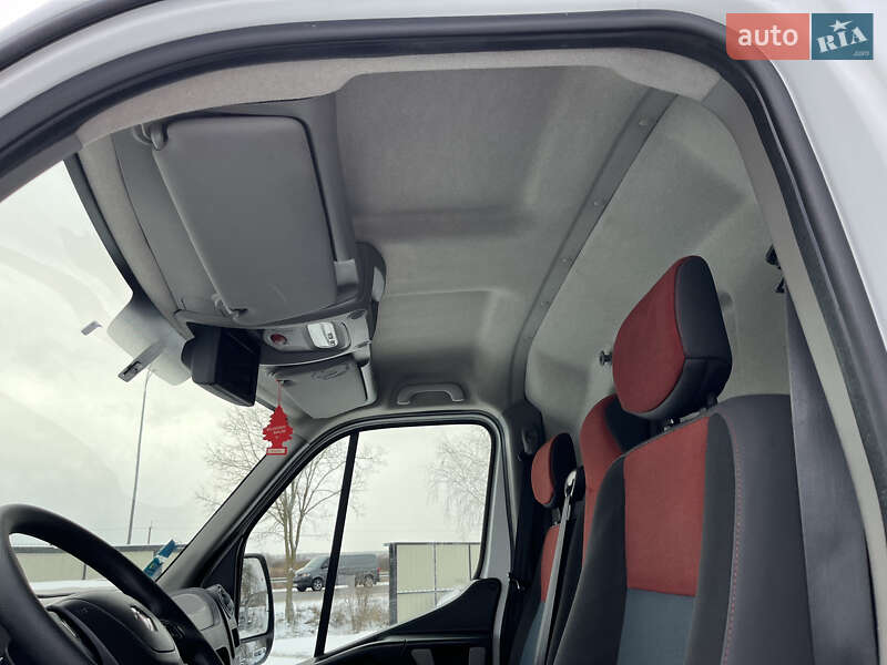 Вантажний фургон Renault Master 2016 в Дубні