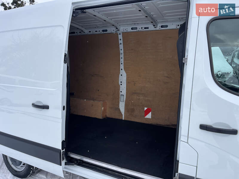 Вантажний фургон Renault Master 2016 в Дубні