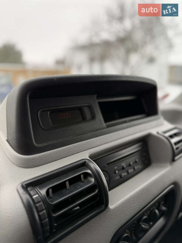 Мінівен Renault Master 2001 в Львові фото 25 Мінівен Renault Master 2001 в Львові