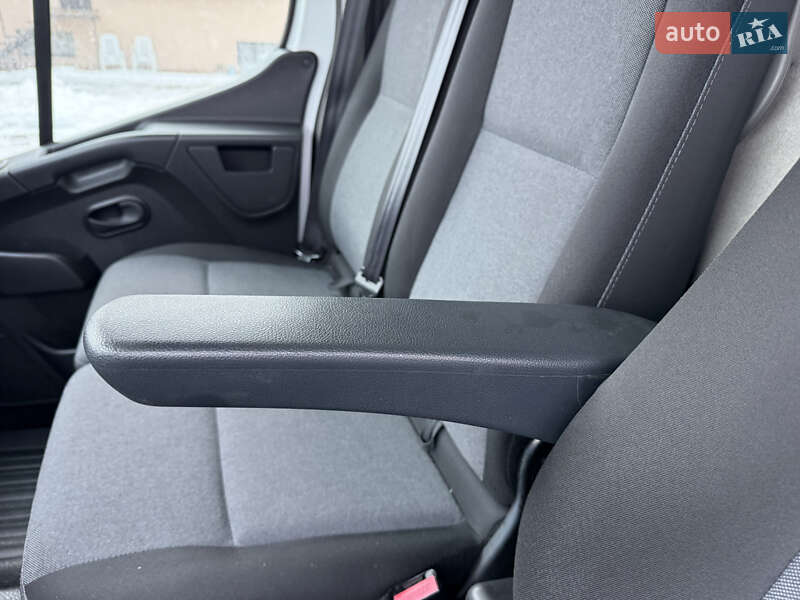 Вантажний фургон Renault Master 2018 в Дубні