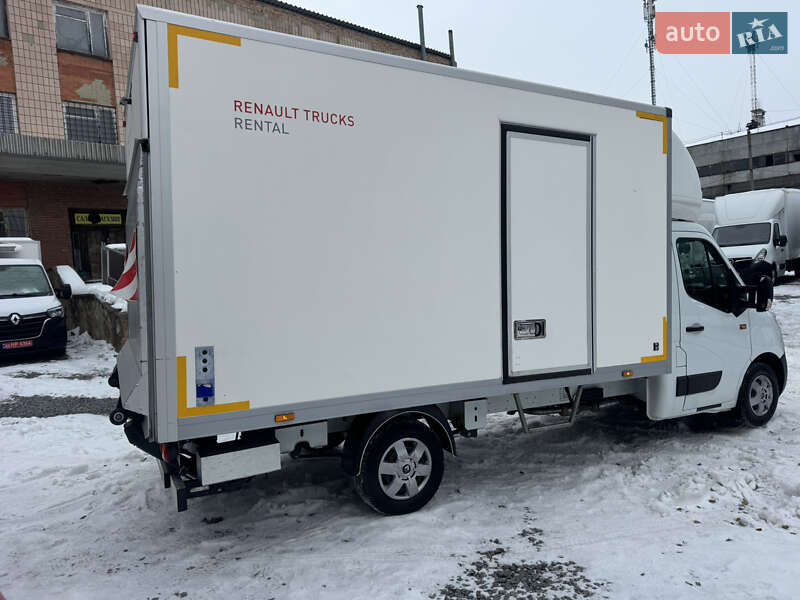 Вантажний фургон Renault Master 2017 в Рівному