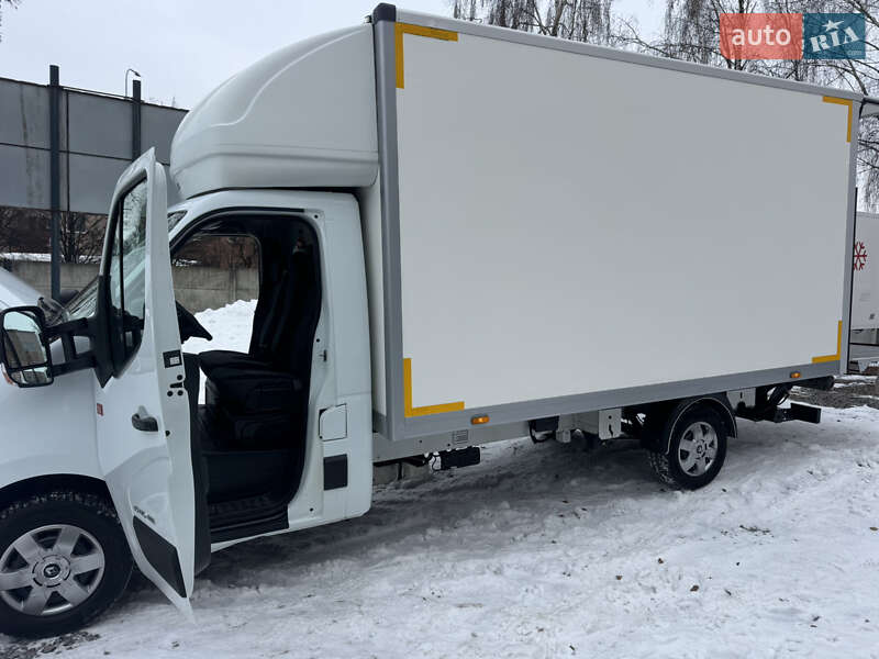 Вантажний фургон Renault Master 2017 в Рівному