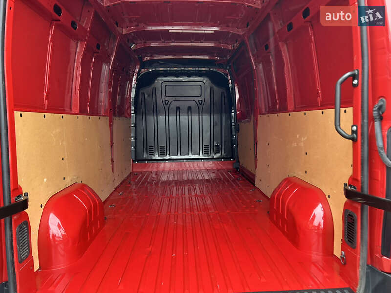 Грузовой фургон Renault Master 2024 в Хусте