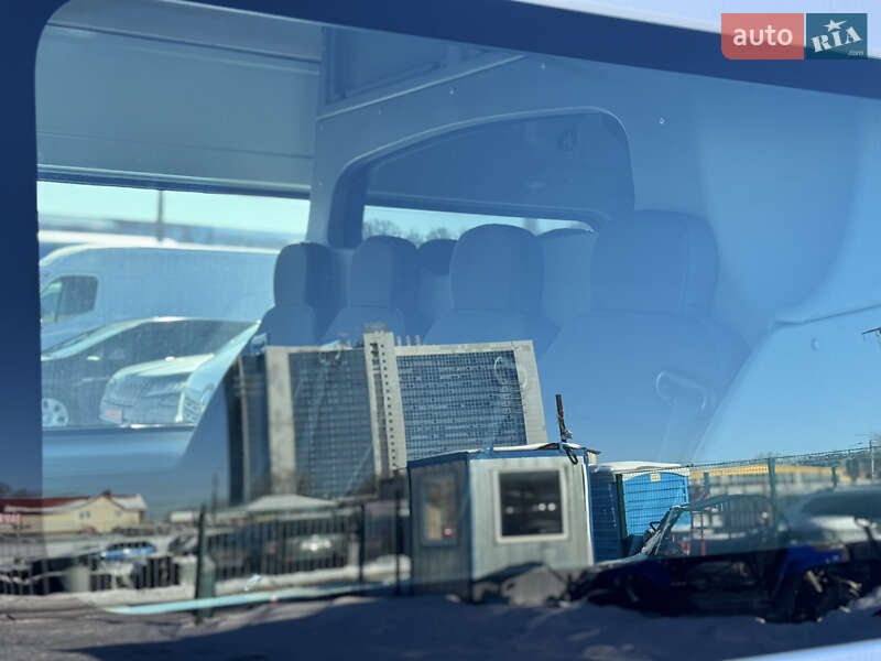 Вантажопасажирський фургон Renault Master 2017 в Києві