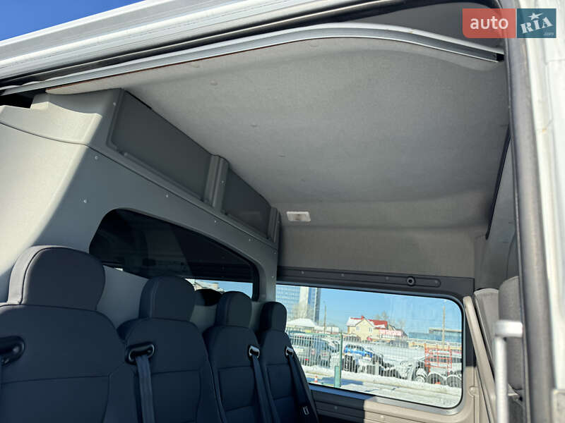 Вантажопасажирський фургон Renault Master 2017 в Києві