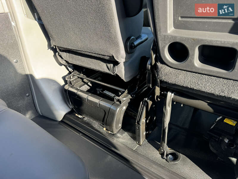 Вантажопасажирський фургон Renault Master 2017 в Києві