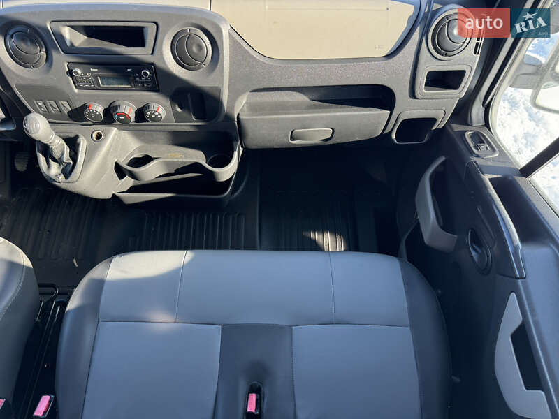 Вантажопасажирський фургон Renault Master 2017 в Києві