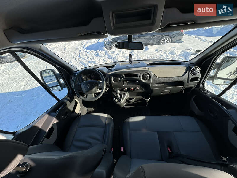 Вантажопасажирський фургон Renault Master 2017 в Києві