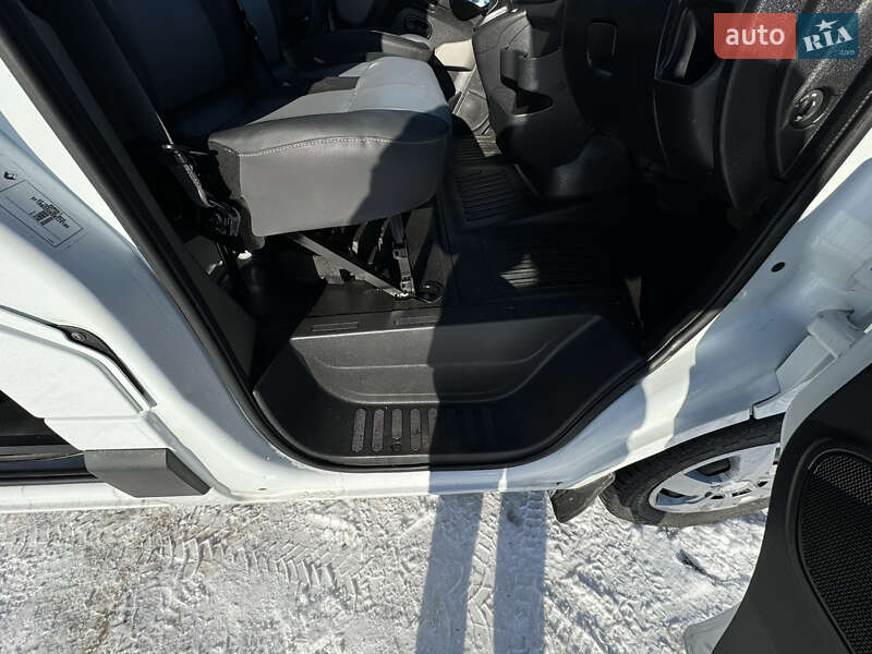 Вантажопасажирський фургон Renault Master 2017 в Києві