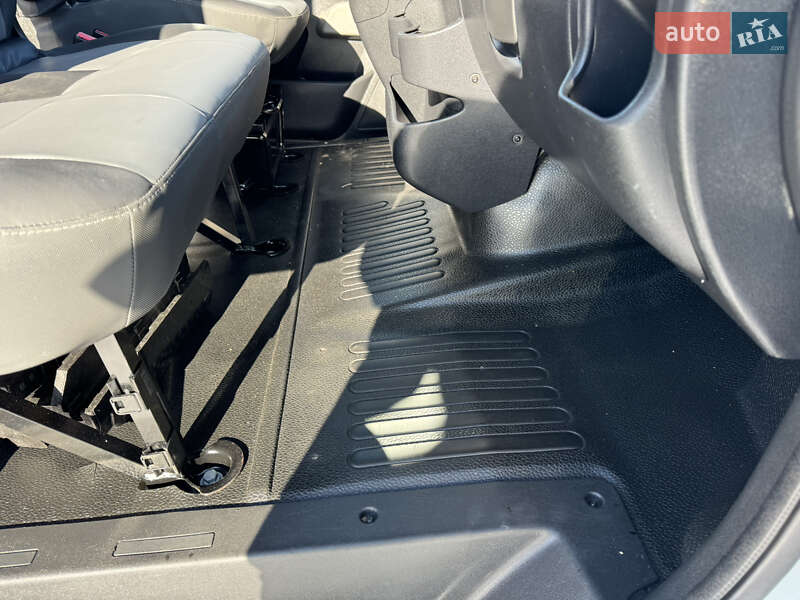 Вантажопасажирський фургон Renault Master 2017 в Києві