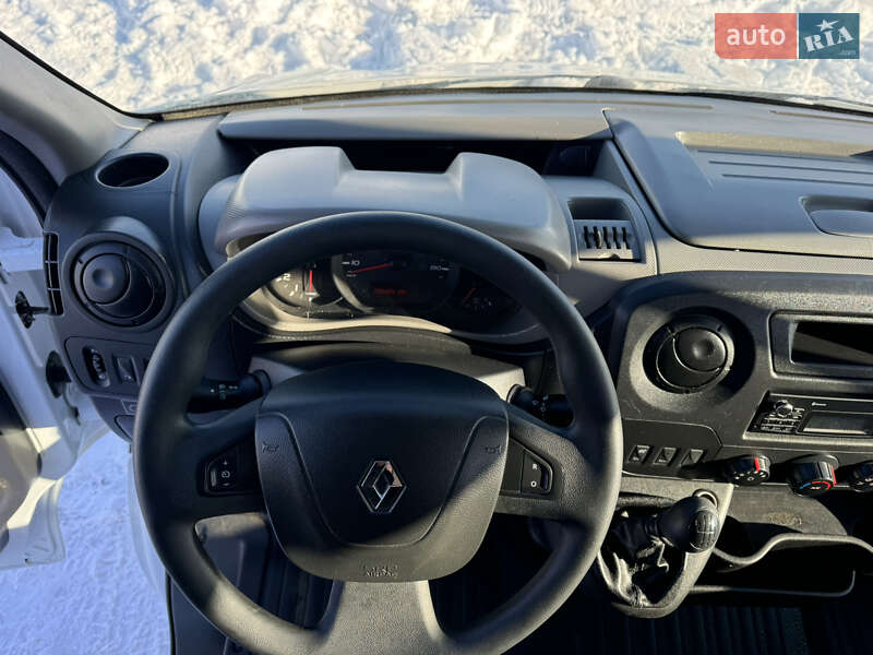 Вантажопасажирський фургон Renault Master 2017 в Києві