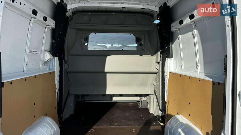 Вантажопасажирський фургон Renault Master 2017 в Києві