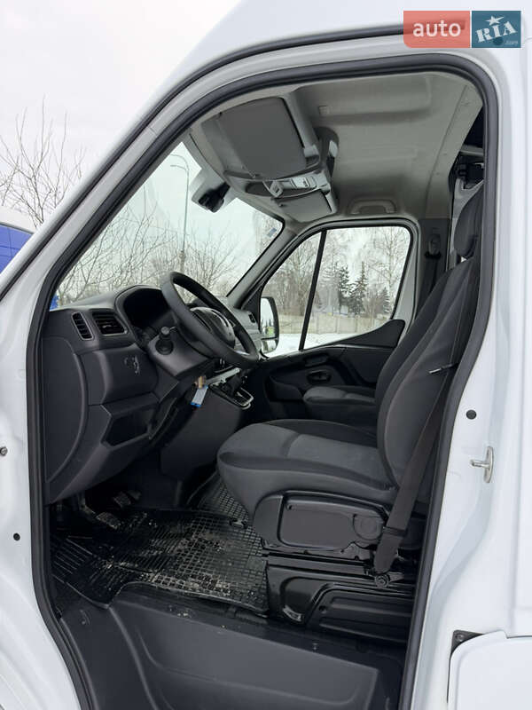 Грузопассажирский фургон Renault Master 2020 в Дубно