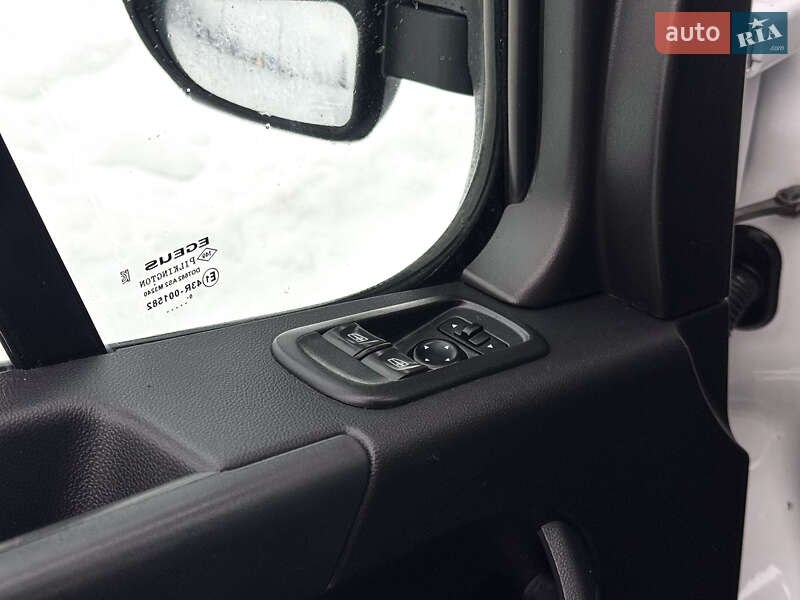 Вантажний фургон Renault Master 2021 в Рівному