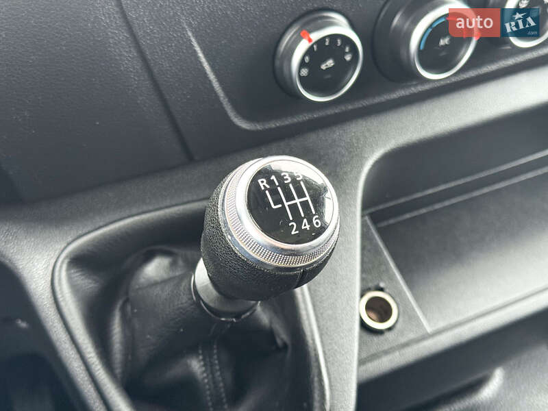 Вантажний фургон Renault Master 2021 в Рівному