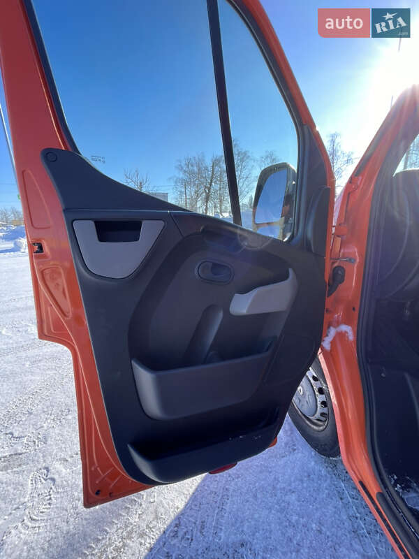 Мінівен Renault Master 2016 в Житомирі