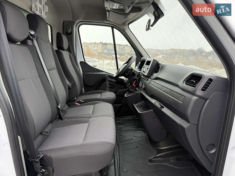 Вантажний фургон Renault Master 2021 в Дубні