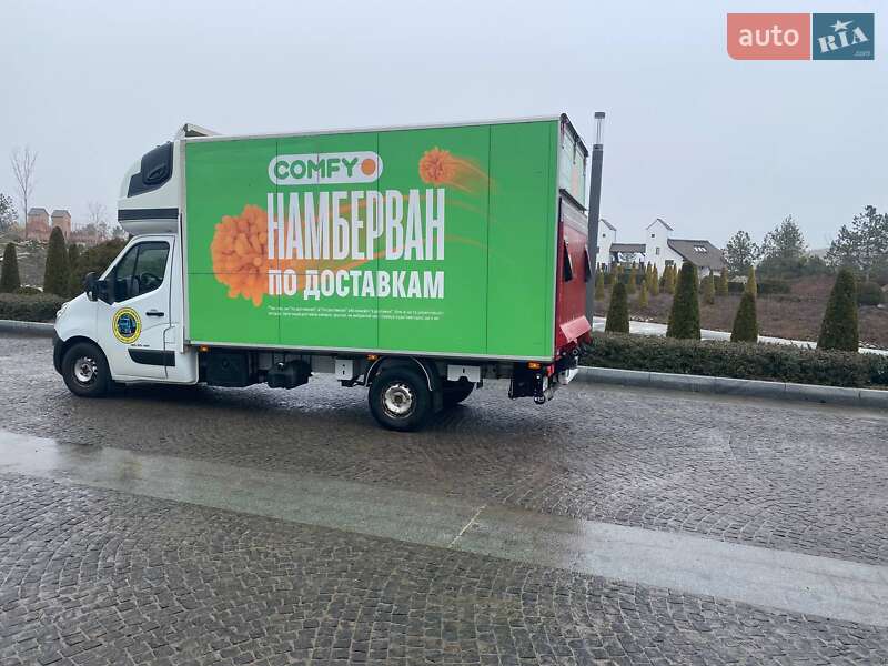 Вантажний фургон Renault Master 2016 в Дніпрі