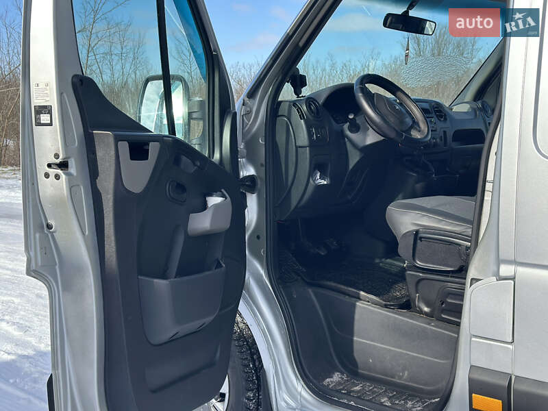 Вантажний фургон Renault Master 2017 в Первомайську