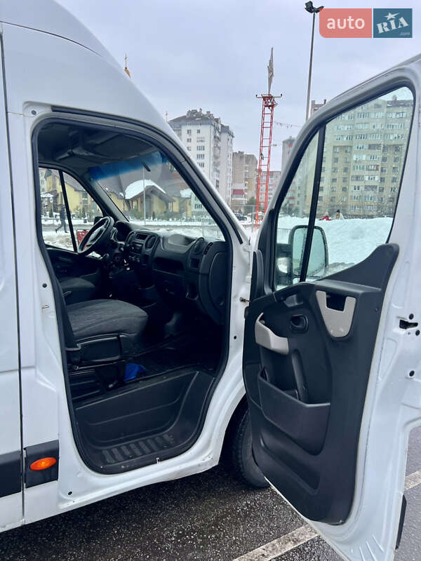 Вантажний фургон Renault Master 2013 в Івано-Франківську