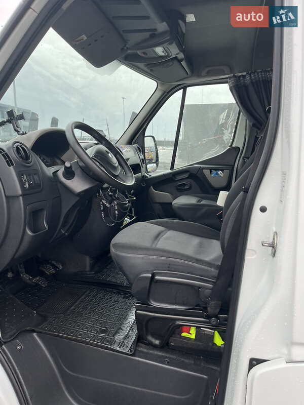 Евакуатор Renault Master 2016 в Львові